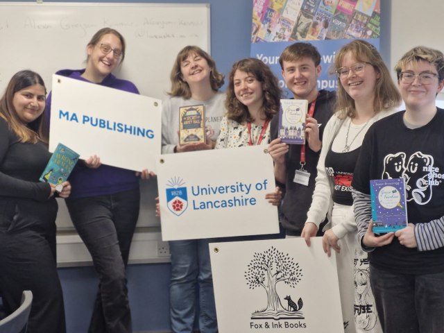 Great to have one of our brilliant authors @susanbrownrigg in the office today, who also made time to talk to the new contingent of MA Publishing students @unilancashire_arts about her new novel THE SECRET OF ABNEY HALL.
#mapublishing #thesecretofabneyhall #indiepublishing #northernfiction #cosycrime