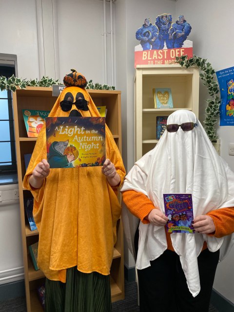 👻 It’s a spooky ghost takeover at Fox and Ink Books 👻
We’ve curated some of our top reads to enjoy this Halloween 🎃
From picture books to middle grade, to teen, YA and adult fiction, we have SPOOKTACULAR books for every taste.
From Witches, Vampires, Zombies, Magic, Folk Horror to the Gothic, follow the ghosts to find your books 👻
👻Get your spook on with us this Halloween 👻
#ghosttrend #spooky #halloween🎃👻 #halloweenreads
@unilancashire_arts @bouncesalesandmarketing